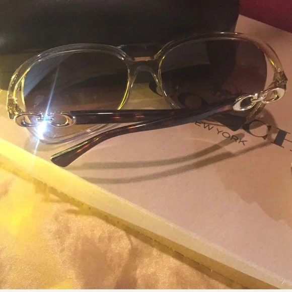 💋COACH CRYSTAL LT KISSING C SQUARE SUNGLASSES & CASE😎